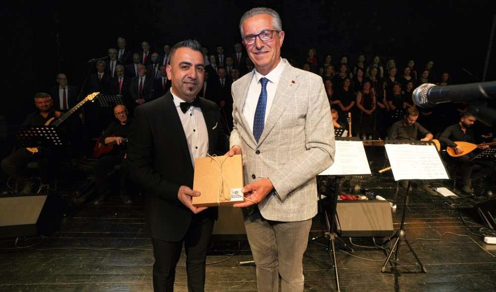 Türküler, depremde yaşamını yitirenler anısına seslendirildi