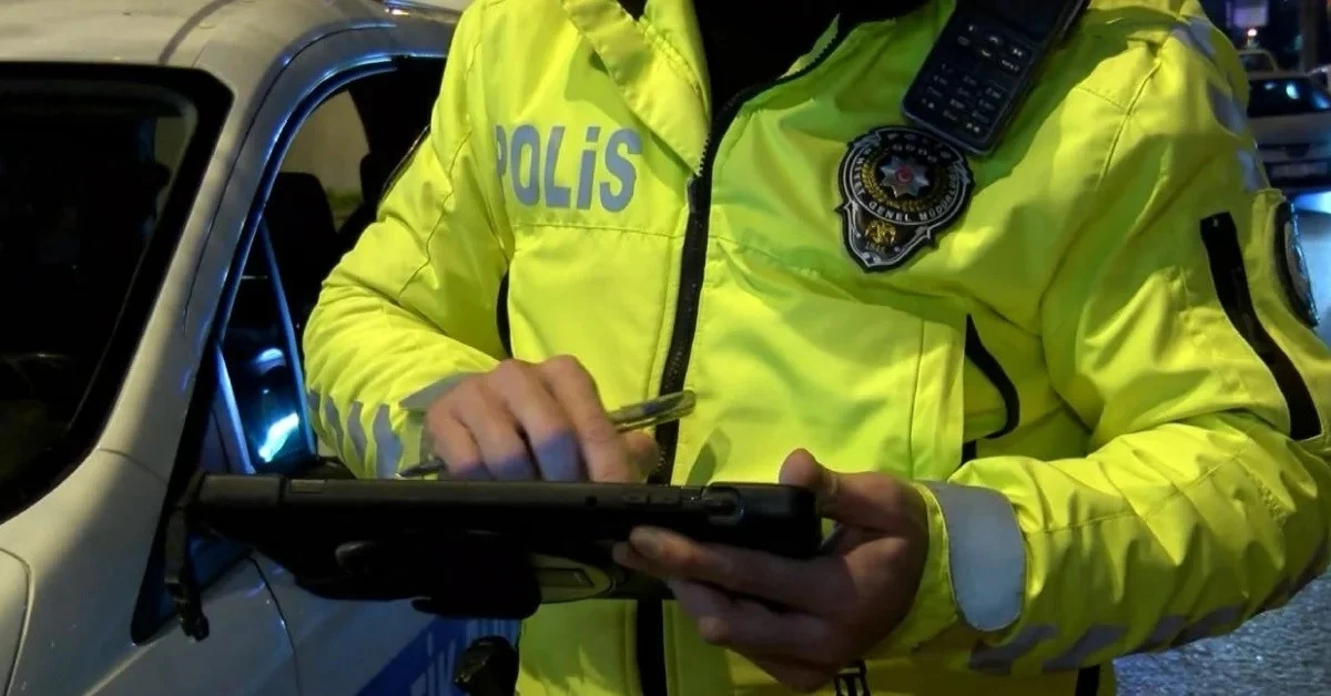 Yeni trafik yasası yürürlükte... CEZALAR CEP YAKACAK